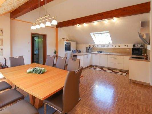 Essbereich mit Blick in die Küche DG