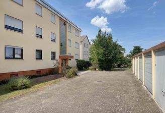 Hinterhof mit Garagen
