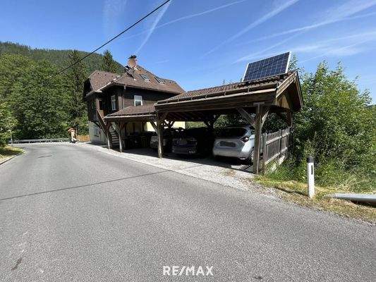 Aussenansicht mit Carports