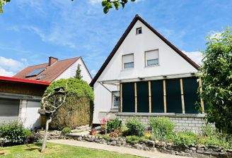 Westansicht mit Pergola (Gartenseite)