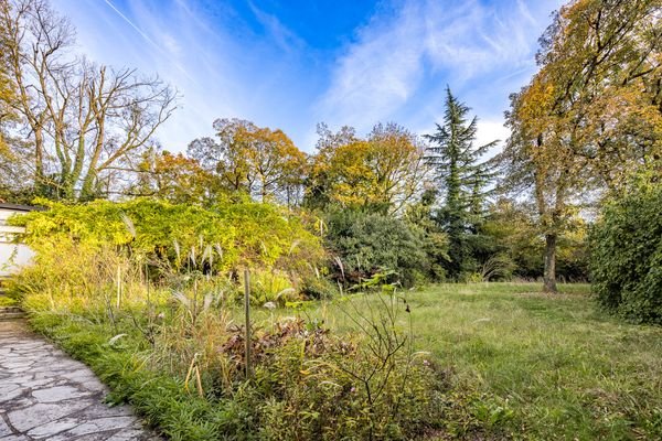 Wunderschön eingewachsener Privatpark