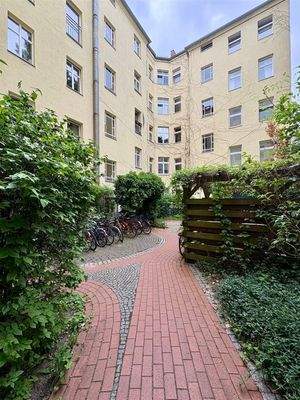 Blick zum Seitenflügel