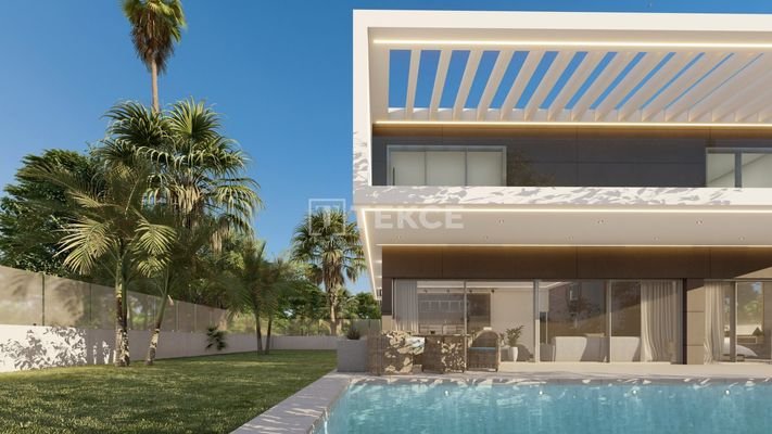 Roomy Villa in Benalmadena with Scenic Sea View