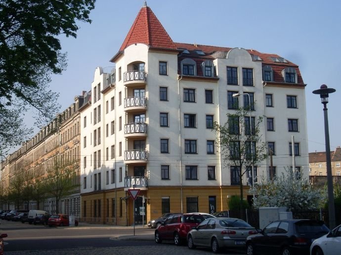 Super Grundriss; geräumige, helle 2-Raumwohnung mit Laminat; Balkon; Lift; TG!