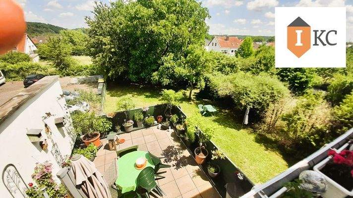 Blick auf Dachterrasse 1. OG und Garten
