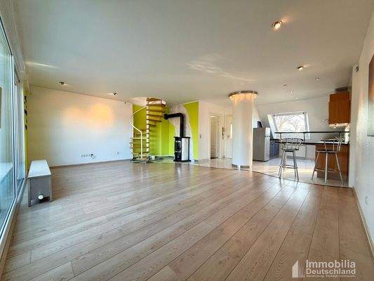 Wohnbereich Dachgeschoss - Blick zur Küche