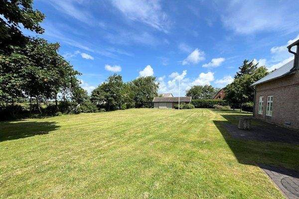 Großzügiges Grundstück