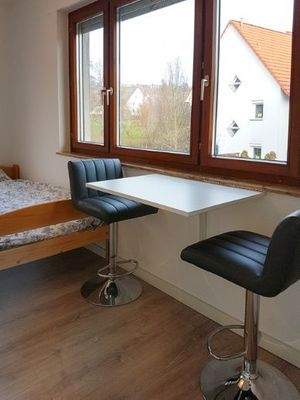 089 SchlafzimmeTisch (1 von 1)