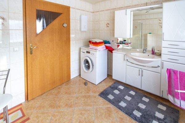 EG Modernes Duschbad Ansicht 2