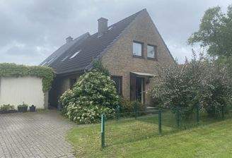 Hausansicht von Straße