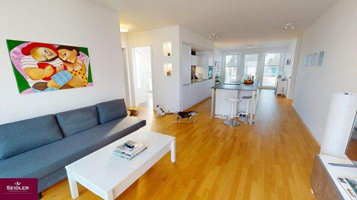 Wohnbereich mit Blickrichtung Küche, Essen