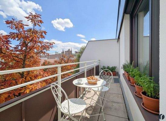 Ost-Terrasse Gestaltungsbeispiel (KI generiert)