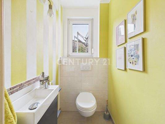 Freundliches Gäste-WC mit Tageslicht