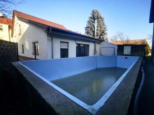 Rückseite mit Pool