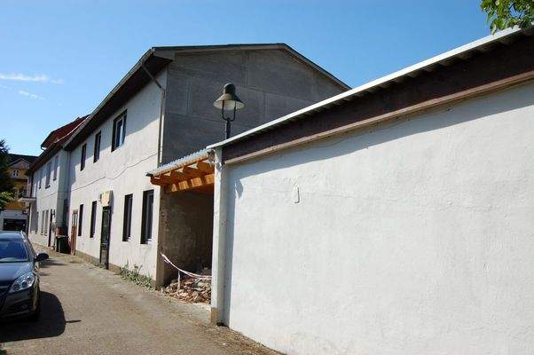 Rückwärtige Ansicht / Garagen