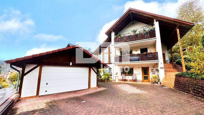 Frontansicht / Garage / Hofbereich