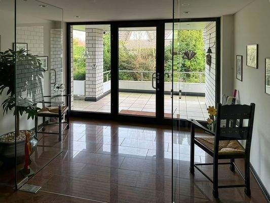 Geräumiger Eingangsbereich.jpg