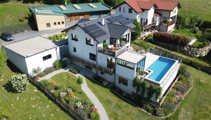 Seitenansicht - KI GENERIERT - so könnte Ihr Garten aussehen!