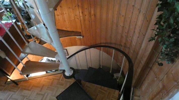 Wendeltreppe vom Keller bis zum Dachgeschoss