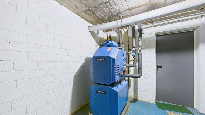 CAM03143G0-PR0189-STILL026