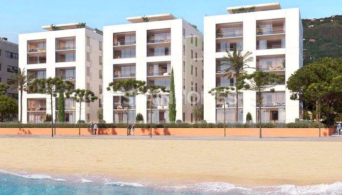 Beachfront Flats with Community Pool in Girona Platja d’Aro