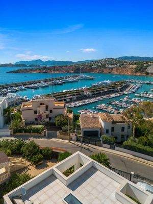 Luxuriöse, moderne Neubauvilla zum Verkauf  in El Toro, Puerto Adriano, Mallorca