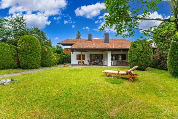Garten mit Blick auf das Haus
