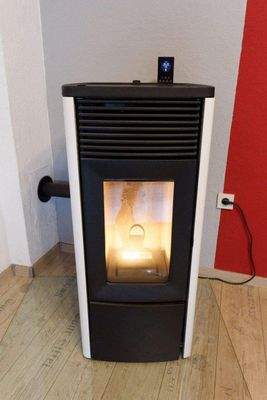 008 Pelletofen im Wohnzimmer.jpg