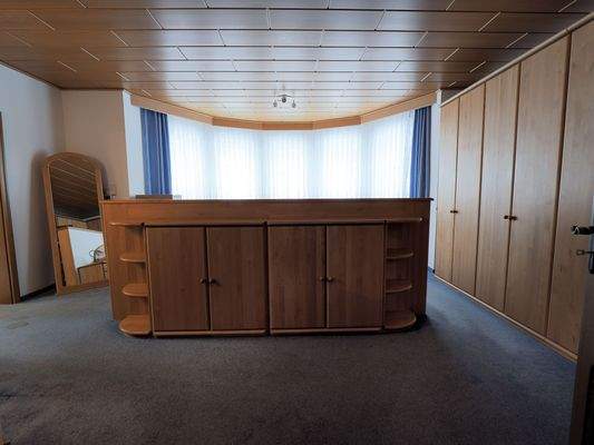 Schlafzimmer mit Anrichte 