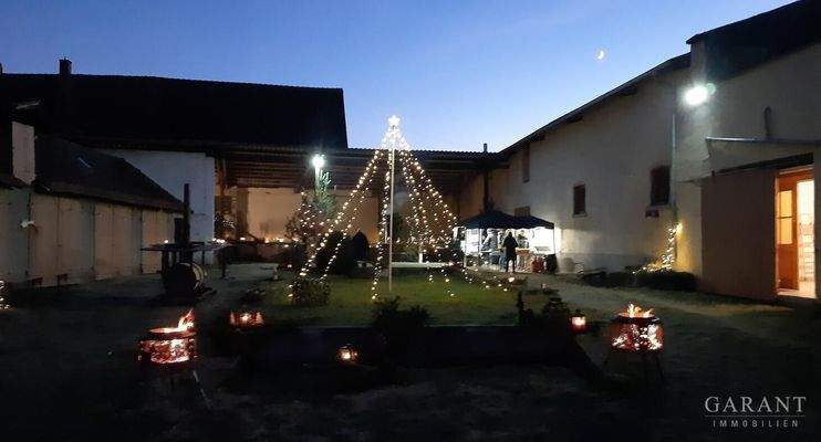 Weihanchtsidylle im Hof