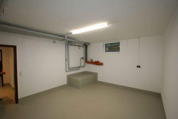 Waschkeller mit Waschgerätesockel!