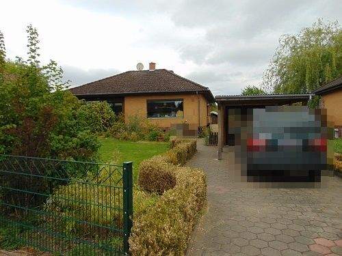 Hausansicht mit Carport.jpg