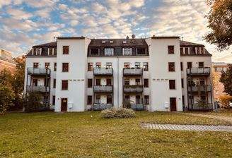 Rückseite mit Balkonen