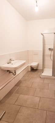 Badezimmer mit Dusche