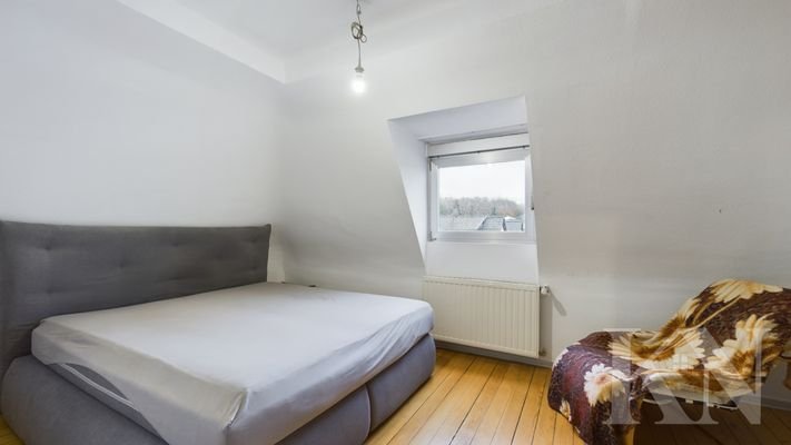 Schlafzimmer 1 DG