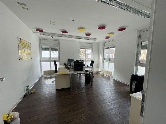 Büroraum 1 (Weitwinkelaufnahme)