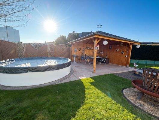 vordere Sitzecke mit Pool