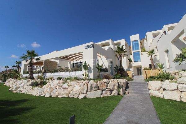 Golf View Apartments Near the Sea and City in Alicante