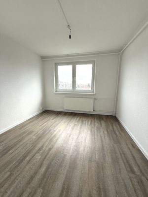 Leeres Zimmer mit Fenster