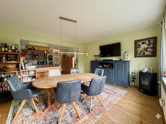 OG Esszimmer mit Blick in die Küche
