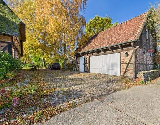 Massive Doppelgarage