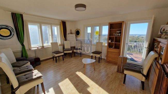 Zimmer mit Balkonzugang