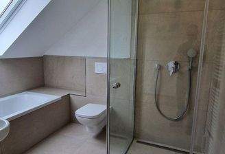 Badezimmer mit Tageslicht