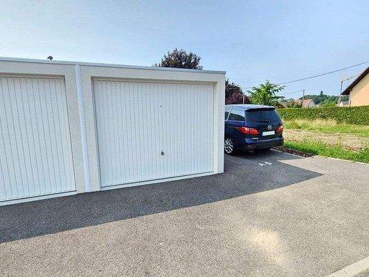 Garage und Stellplatz