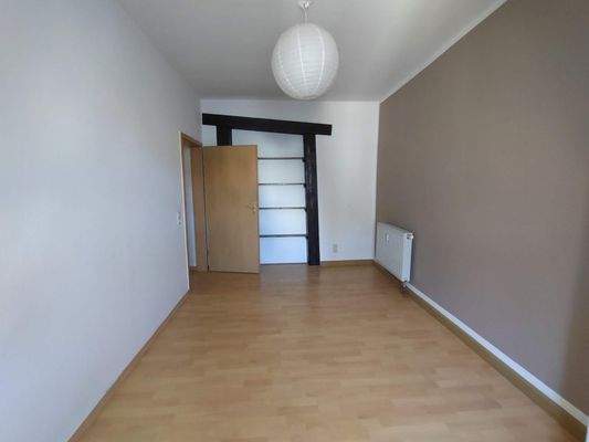 Leeres Zimmer mit Holzboden