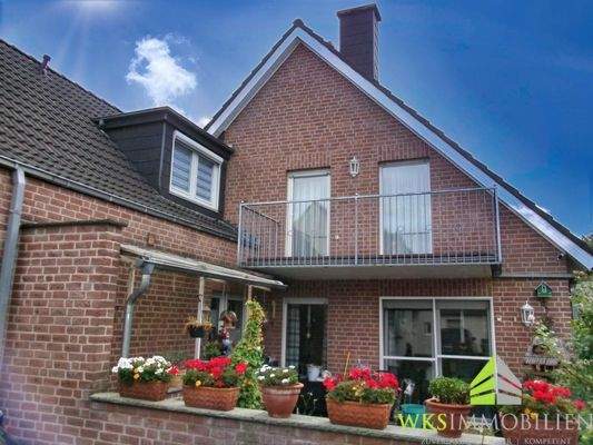 Blick zum Balkon und zur Terrasse