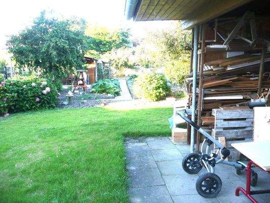 Garage mit Zugang zum Garten