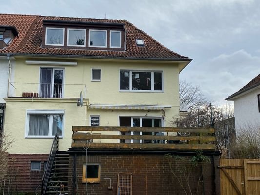 Rückansicht m. Balkon u. Terrasse.jpg