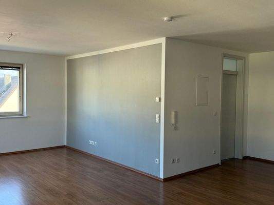 Wohnraum mit Blick zum Kinderzimmer