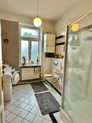 Duschbad mit Waschmaschinenanschluss